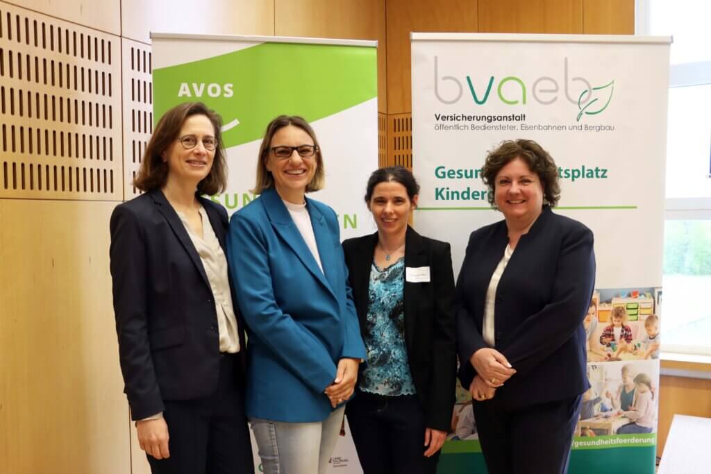 Karin Hofer (ÖGK Salzburg), AVOS-Geschäftsführerin Angelika Bukovski, Christine Winkler-Ebner (Bereichsleitung Gesundheitsförderung in Bildungseinrichtungen bei AVOS) und Susanne Dittrich-Allerstorfer (BVAEB Salzburg)