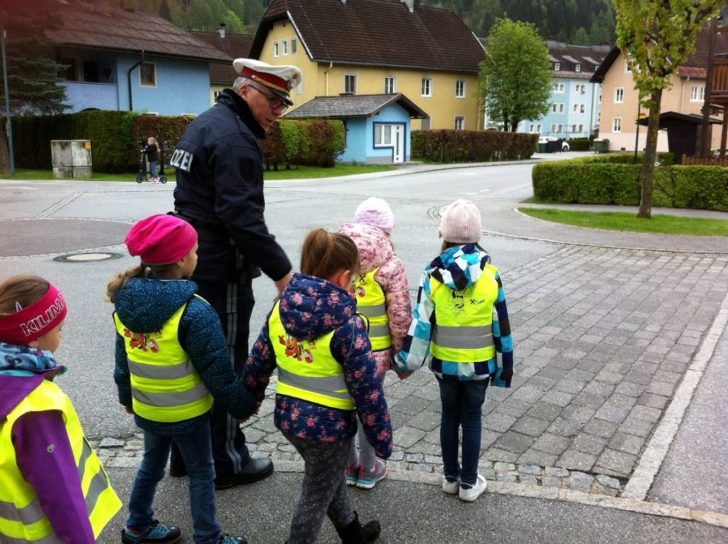 Fußgängerführerschein Im Kindergarten Neue Heimat Gesundes Salzburg