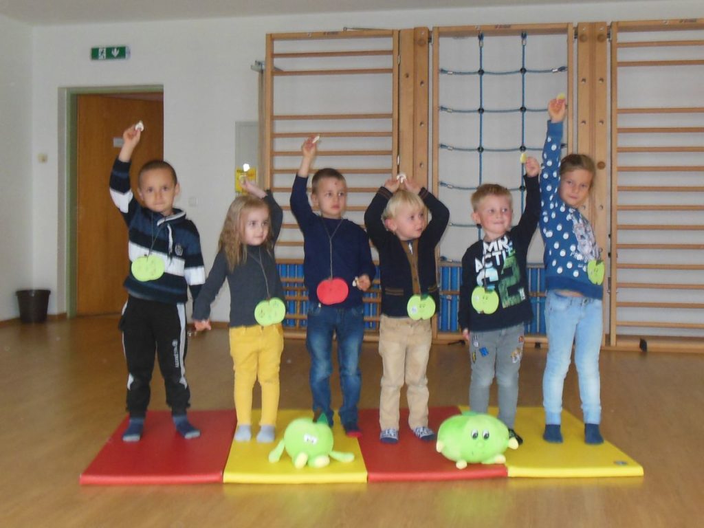 Gratulation an die teilnehmenden Kinder bei der Apfel-Ralley